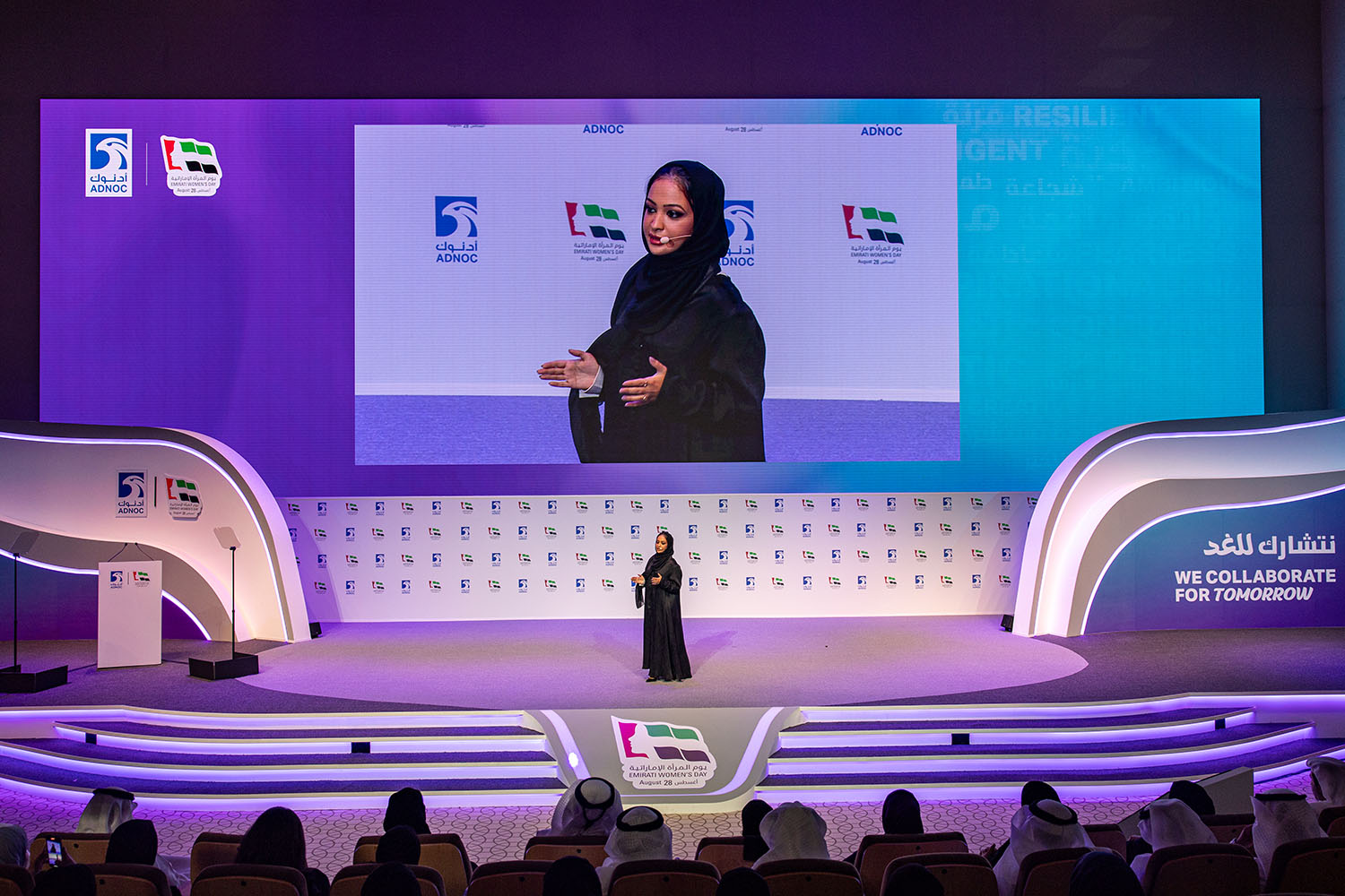 keynote-speech-intelligibility-large-led-stage