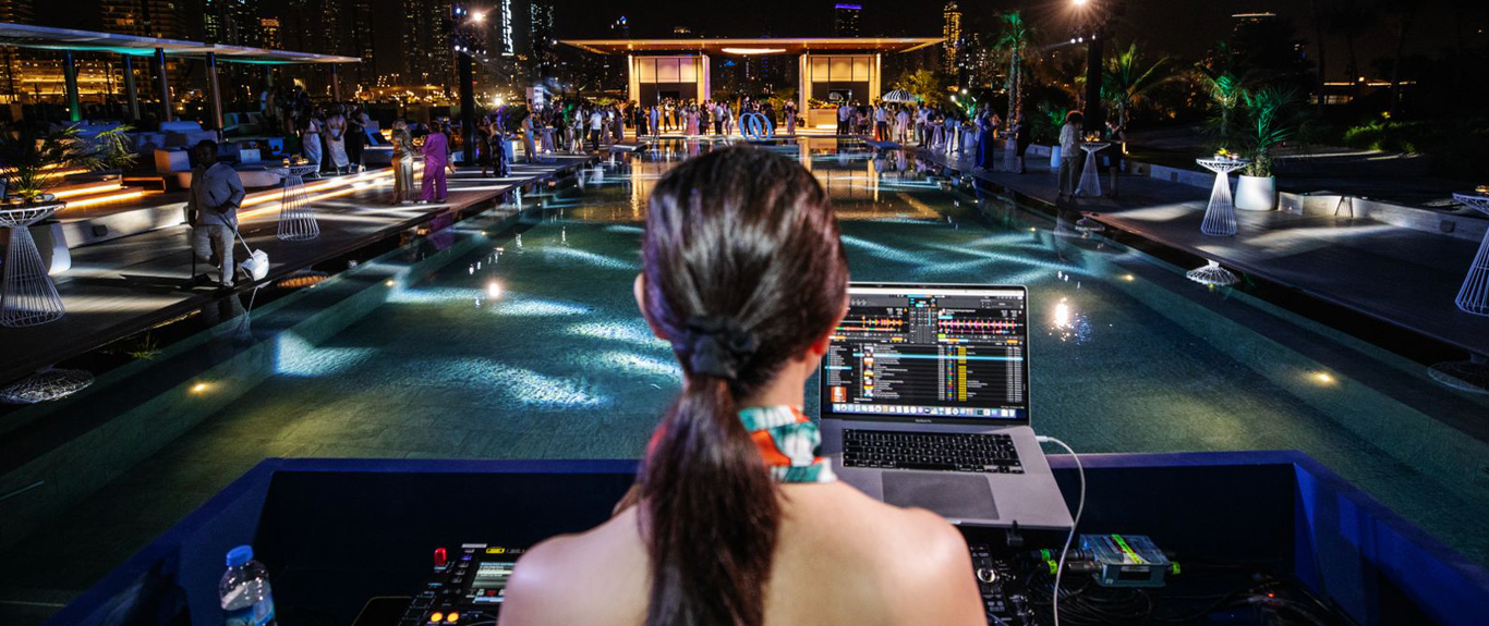 Looking Glass Safina Pool Party