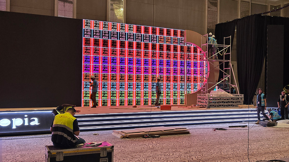 led-video-wall-installation-custom-stage-feature