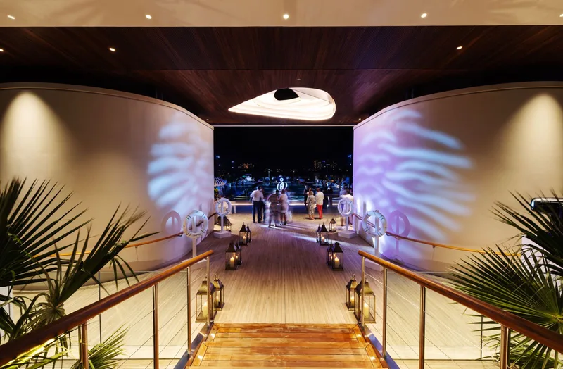 looking-glass-safina-entrance-hall-projections-2024