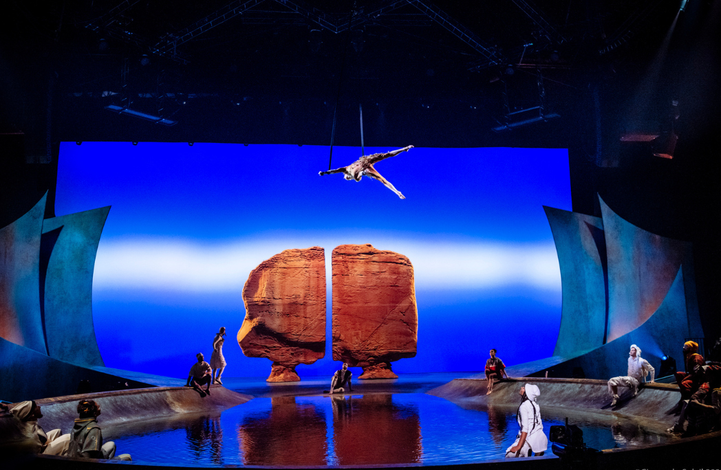 Why Paint Looks Different Under Stage Lighting

