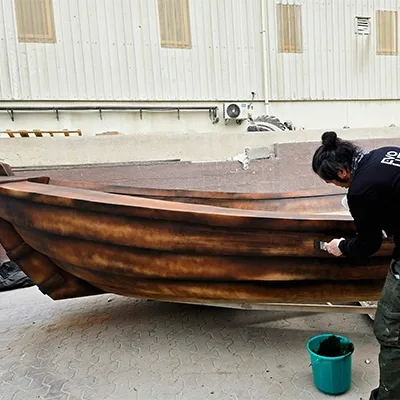 painting-traditional-wooden-dhow-hull.webp