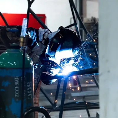 welder-fabricating-metal-art-sculpture.webp