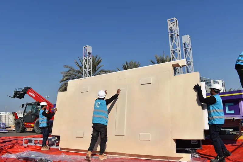 Reusable scenic modules protected during dismantling for controlled return transport
