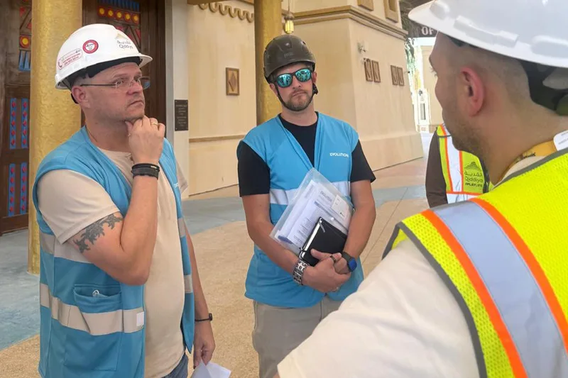 Evolution Site team conducting an on-site safety briefing