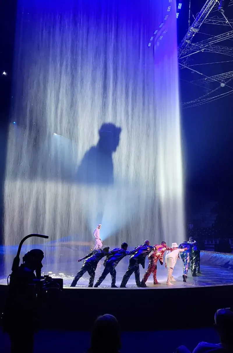 Cirque du Soleil Saudi National Day show with dramatic water curtain, theatrical lighting and live performers in Riyadh