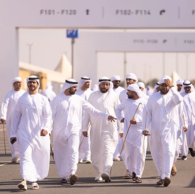 emirati-men-national-day-cultural-procession