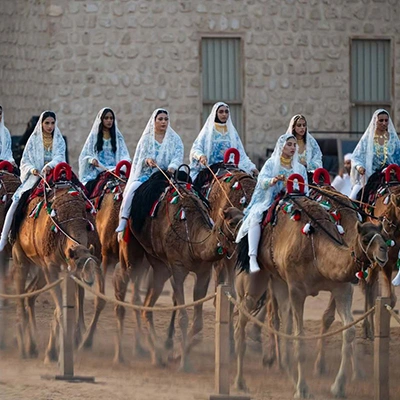 emirati-women-traditional-camel-parade