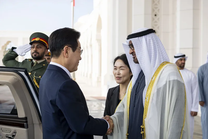South Korean delegate greeting an Emirati official during an official state visit reception in Abu Dhabi