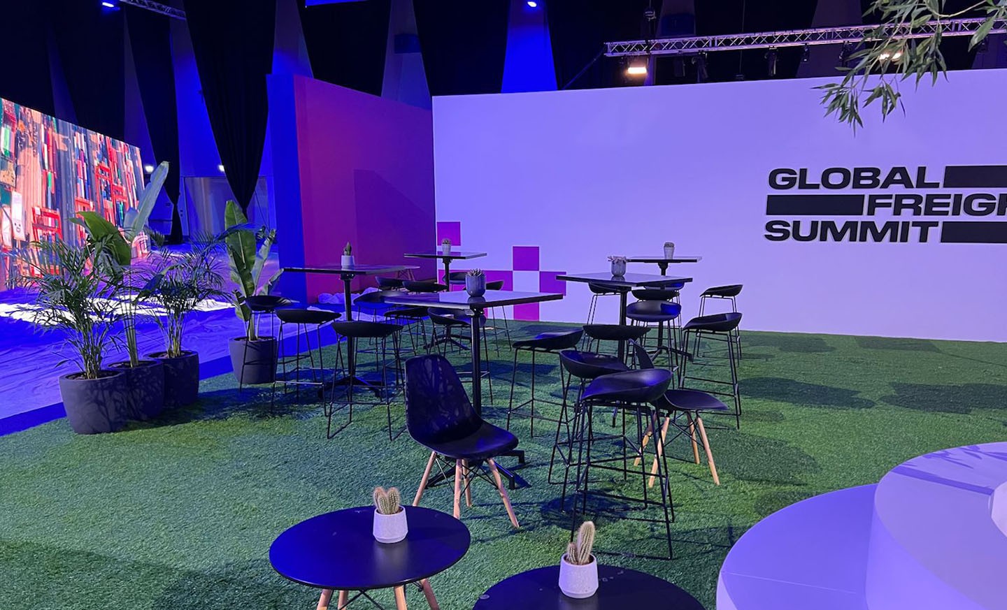 Contemporary lounge furniture supplied by Evolution Furniture for Global Freight Summit at Dubai Exhibition Centre.