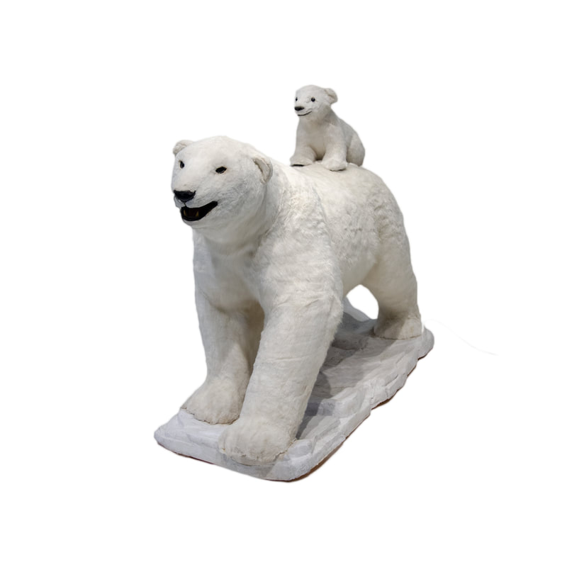 P-AM101-WH Life-size animatronic polar bear and baby with sound and head movements