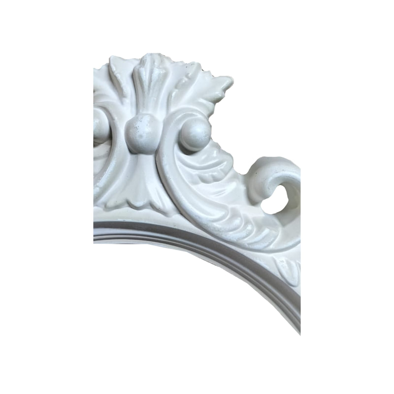 P-FD811-WH Type 11 baroque oval frame in white