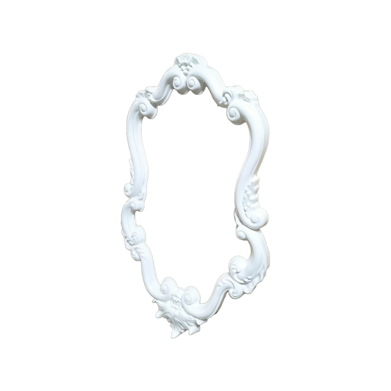 P-FD812-WH Type 12 baroque oval frame in white