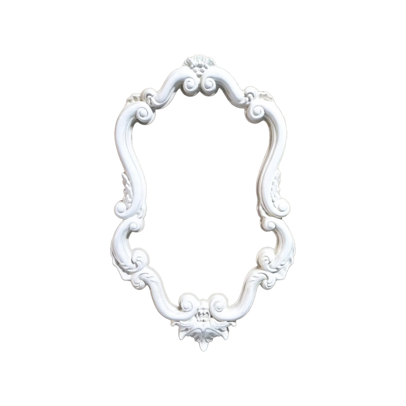 P-FD812-WH Type 12 baroque oval frame in white