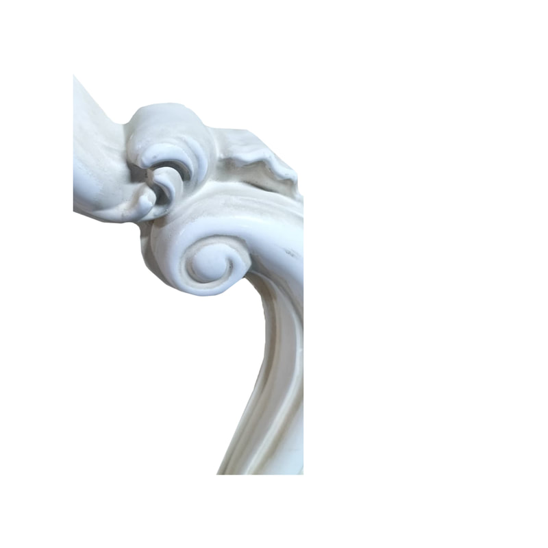 P-FD813-WH Type 13 baroque oval frame in white