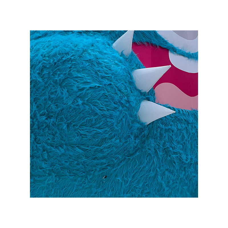 P-IF104-BU 400cm monster inflatable with blue fur