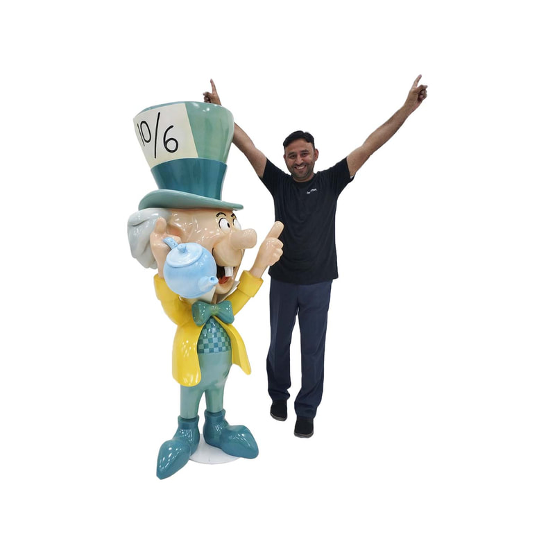 P-PH143-MC 185cm Mad hatter standing