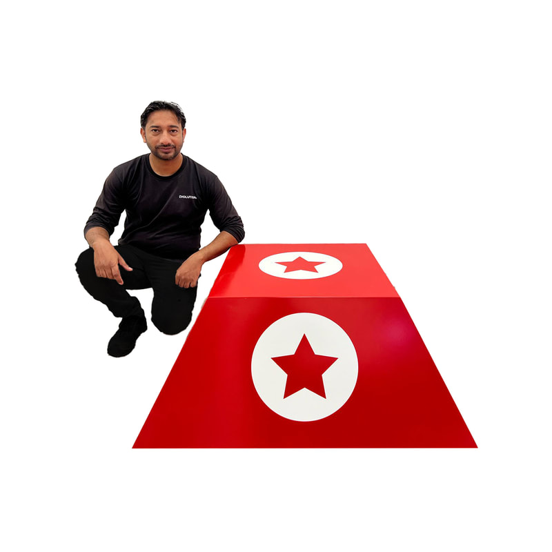 P-PN816-RW Type 3 circus plinth, round in red and white with star