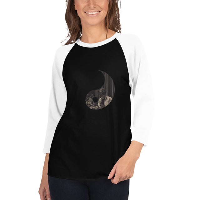 3/4 sleeve raglan shirt