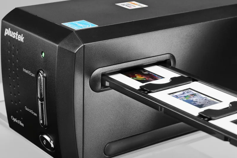 Plustek OpticFilm 8200i SE Slide Scanner & Negative Film Scanner