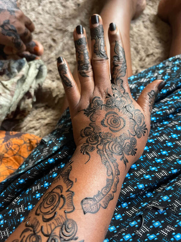 伊斯蘭婚禮上手上畫的 Henna 彩繪