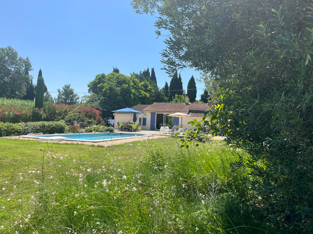 La Maison Blanche holiday rental in Provence pool and garden .