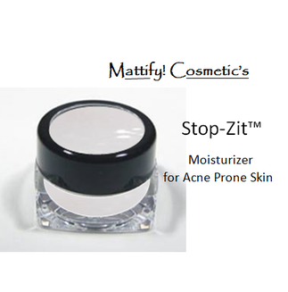 natural moisturizer for men with oily skin aloe gel essential oils to treat acne and stop oily skin soothing acne treatment to reduce redness and puffiness light weight hydrating lotion with essential oils by Mattify cosmetics