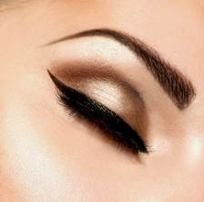 Cut crease eye shadow look sparkly brown eyeshadow for naked smoky eye long lasting eye makeup for oily skin eye lids by Mattify cosmetics natural mink nude eyeshadow for a classic look easy smokey eye with winged eye liner 
