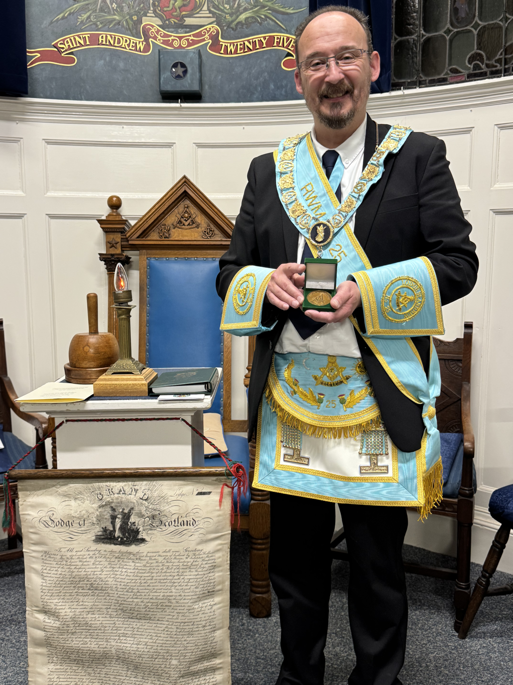 The RWM and BRETHREN were pleased to receive a COMMEMORATIVE gold coin on the occasion of their visit to our lodge from Loge rosslyn no 87 from koniz, switzerland.