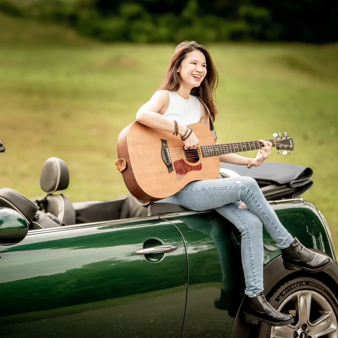 Singapore singer songwriter and recording artiste Fishe 林雪儀