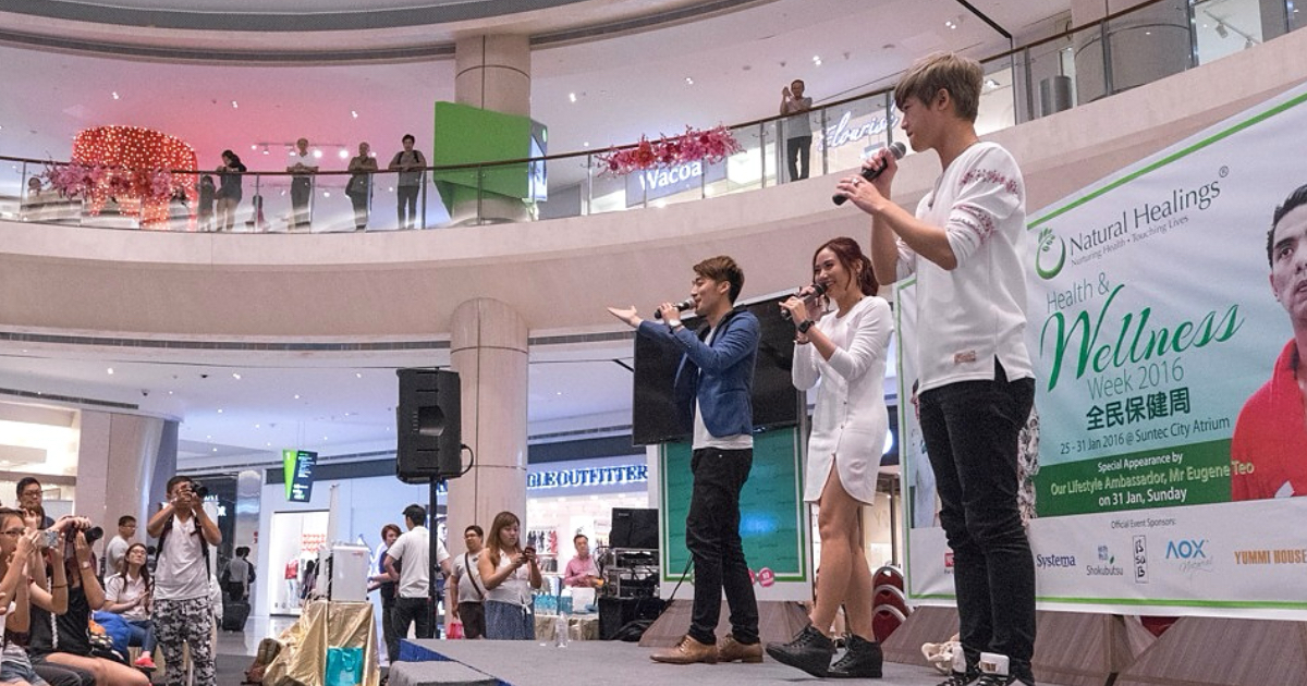 與「南拳媽媽」同台演出合唱：從Suntec City到芳林公園