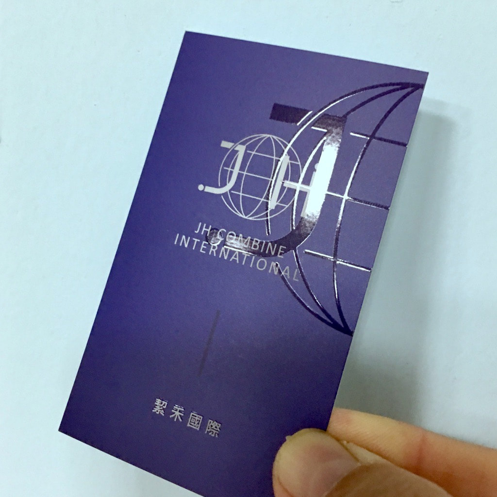 局部上光製作｜提升視覺衝擊力與質感的印刷技術｜名片大型海報包裝質感的關鍵細節