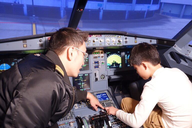 access to A320 Simulator with guidance of active pilot