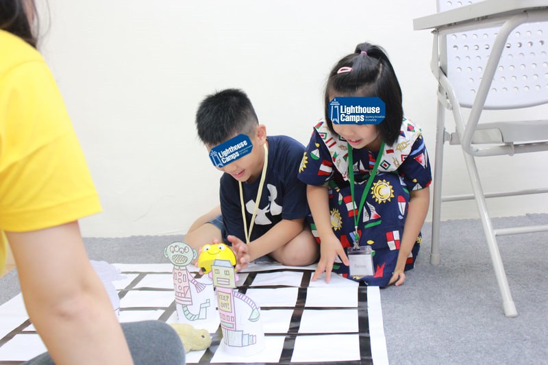 Junior Tech 1: introductory coding class for age 5-7, including Beebot, Scratch Jr., and Little Bits 給5-7歲幼童兒童的入門程式設計課程 