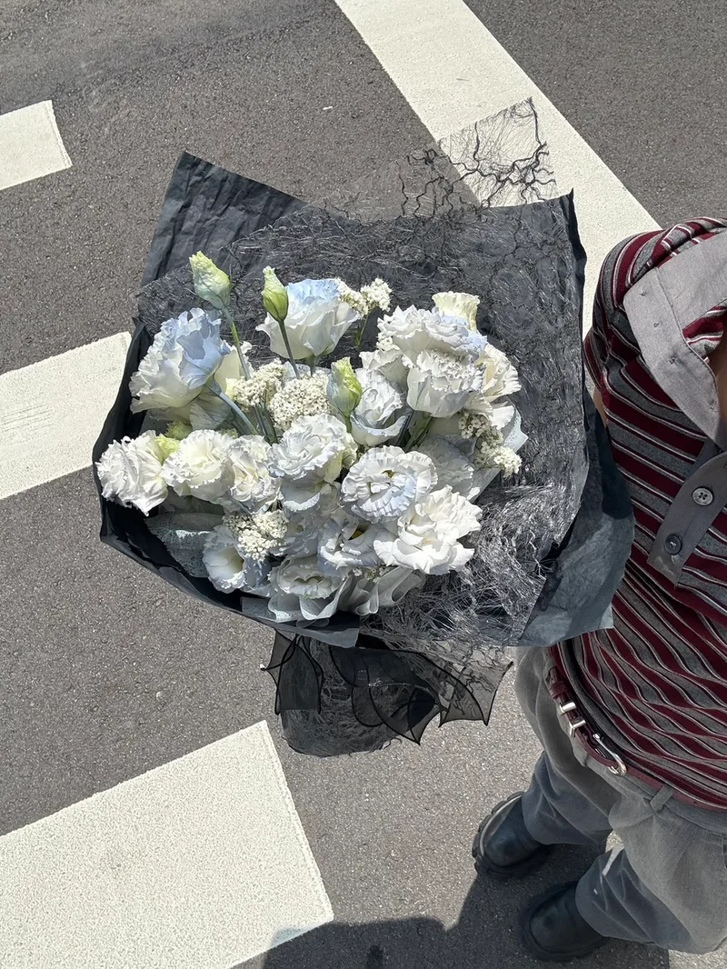 白桔梗黑系鮮花花束