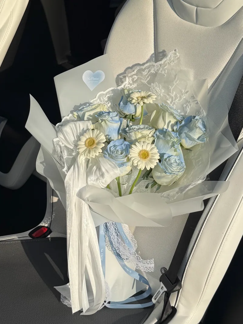 玫瑰蝴蝶結蕾絲鮮花花束