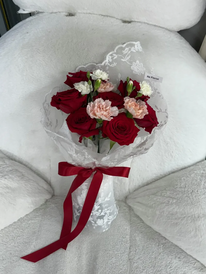 小紅書紅玫瑰蕾絲鮮花