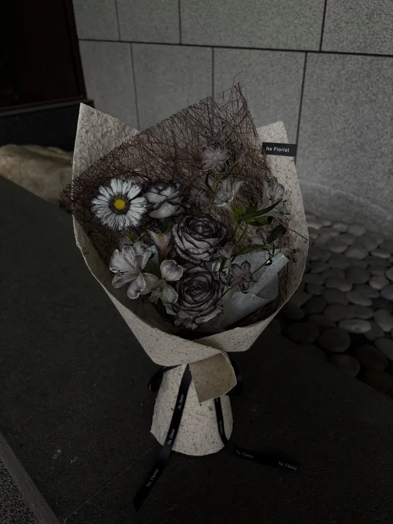 磨砂黑系玫瑰花束