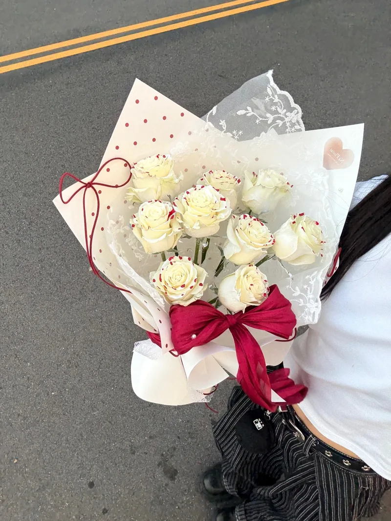 紅點點玫瑰花束