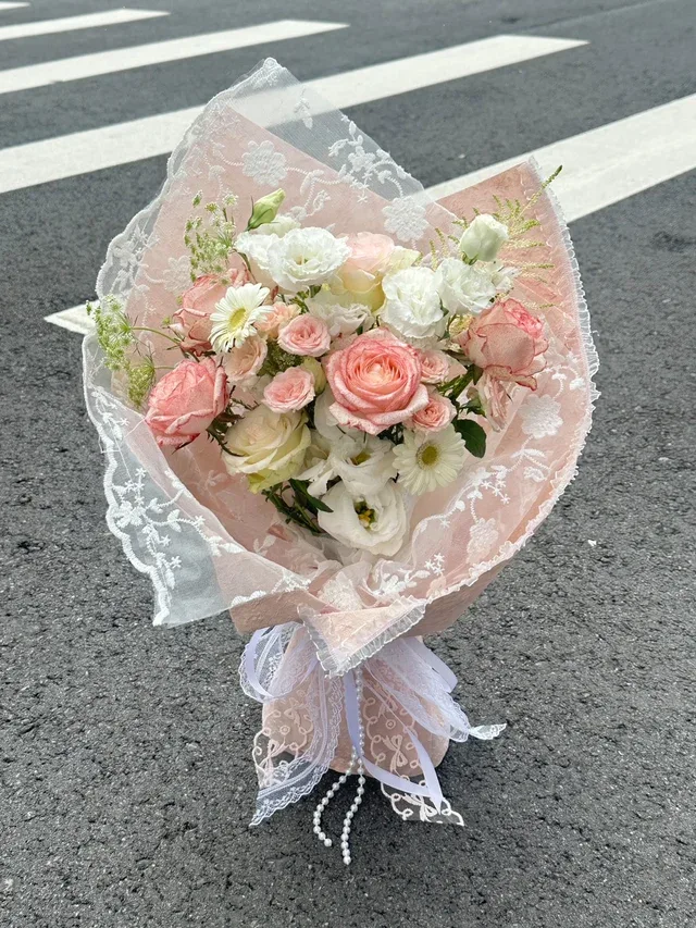 蕾絲玫瑰花園鮮花花束