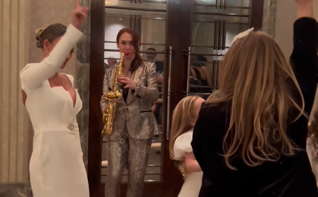 ​Top 5 Reasons a Saxophonist is the Perfect Addition to Your Wedding