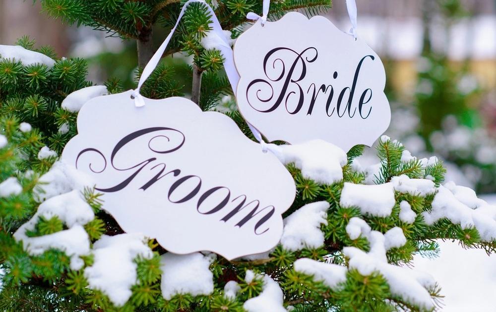 Hire a saxophonist for your winter wedding in Essex