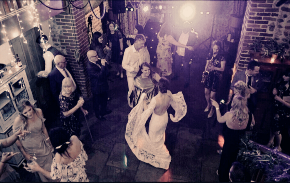 ​Hire a saxophonist for your winter wedding