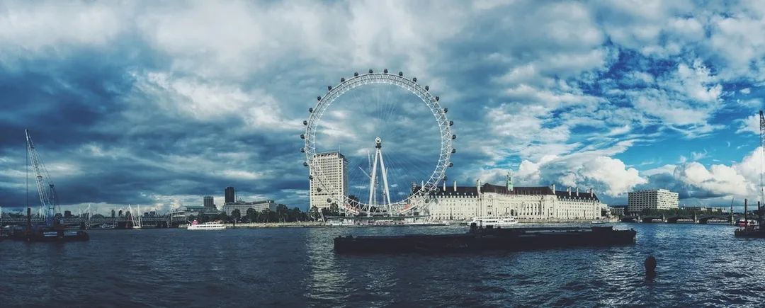看歐美流行話題影片學英文，透過時事精進英文閱讀能力，雅思托福考完留學之前自修英文。