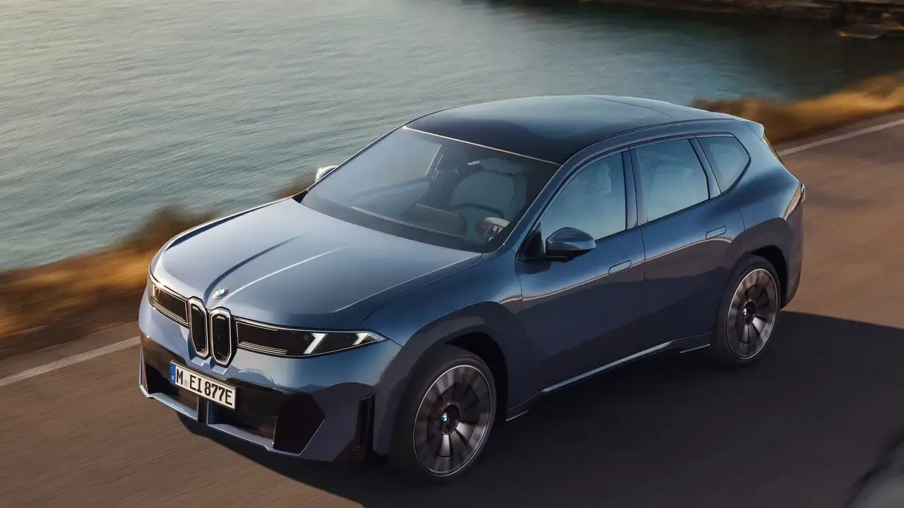 BMW lanza el iX3 40: más autonomía, precio accesible y la misma innovación de la Neue Klasse