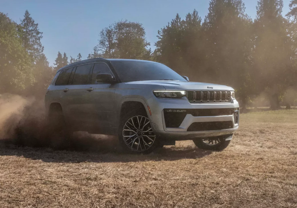 Jeep Grand Cherokee debuta con motor Hurricane y más carácter que nunca.
