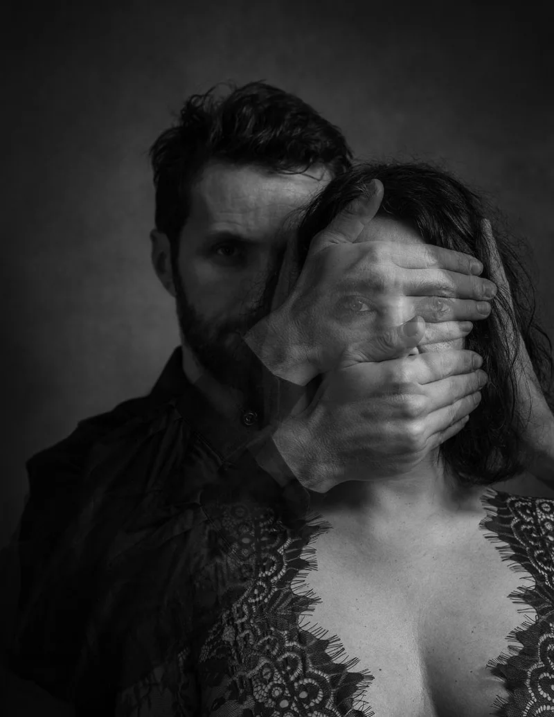 Portrait noir et blanc conceptuel réalisé pour la journée contre les violences faites aux femmes