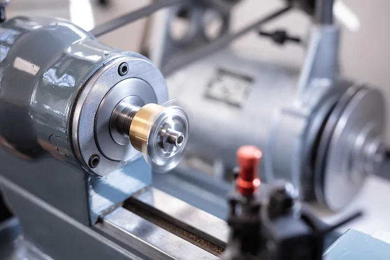 Machine-outil utilisée pour l’usinage d’une pièce métallique