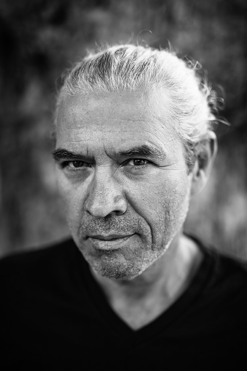 Portrait professionnel de profil en noir et blanc, en lumière naturelle, à Forbach