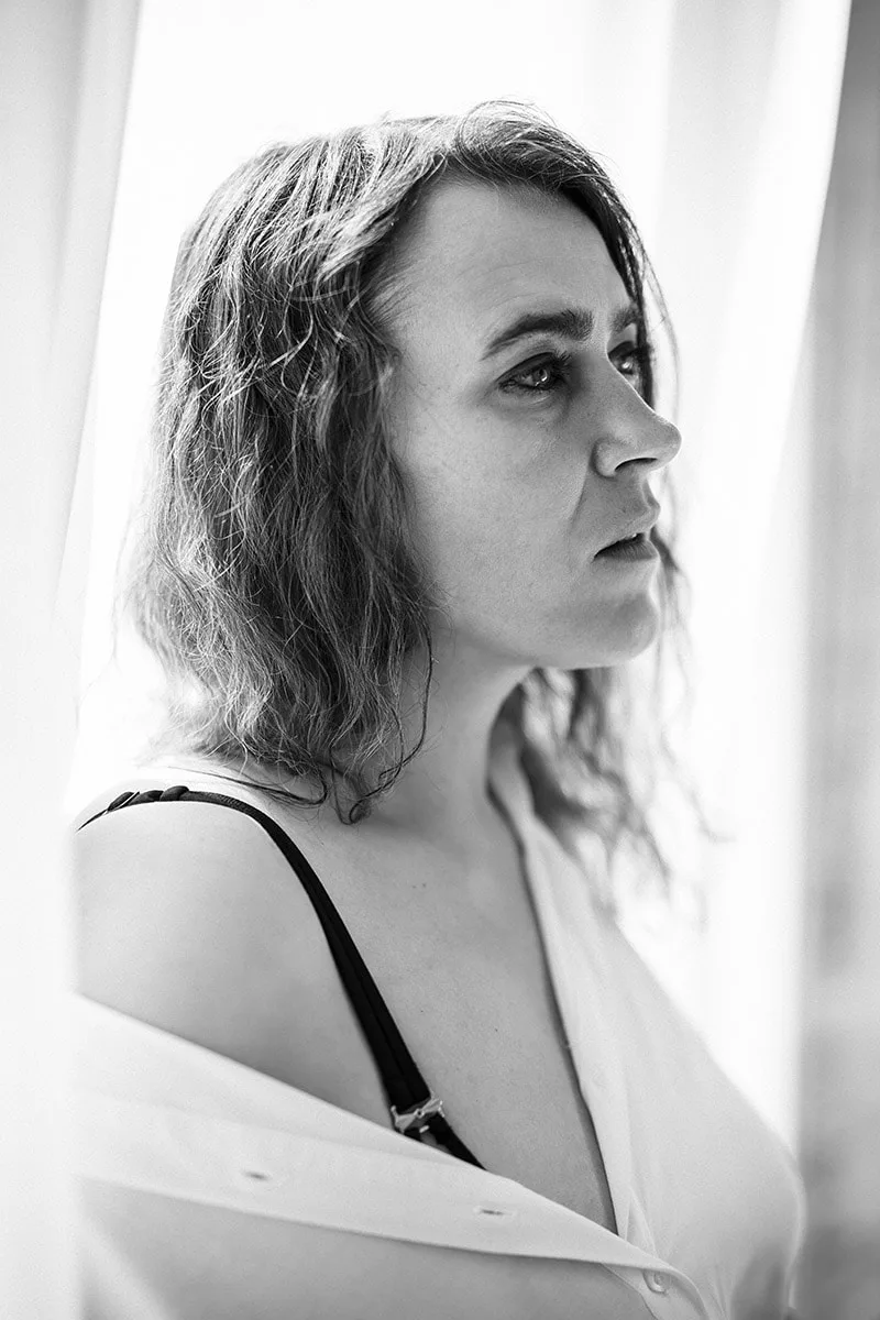 Portrait intimiste féminin très lumineux réalisé avec une technique high-key